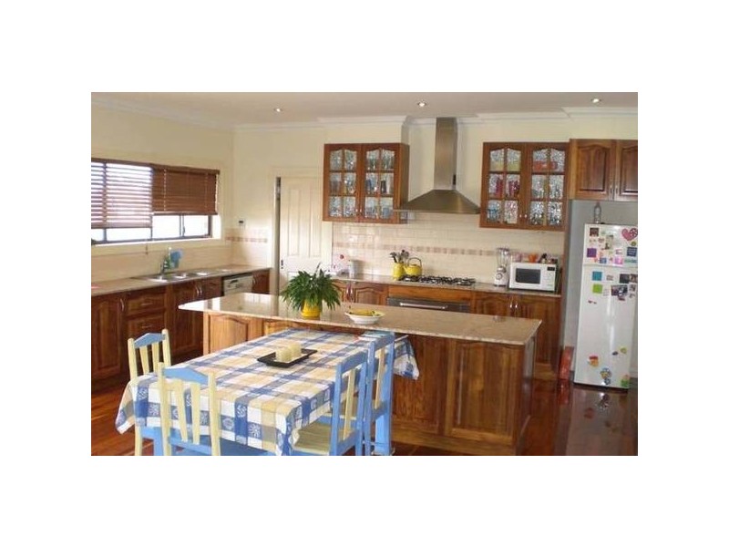 27 Eade Avenue, Warragul VIC 3820