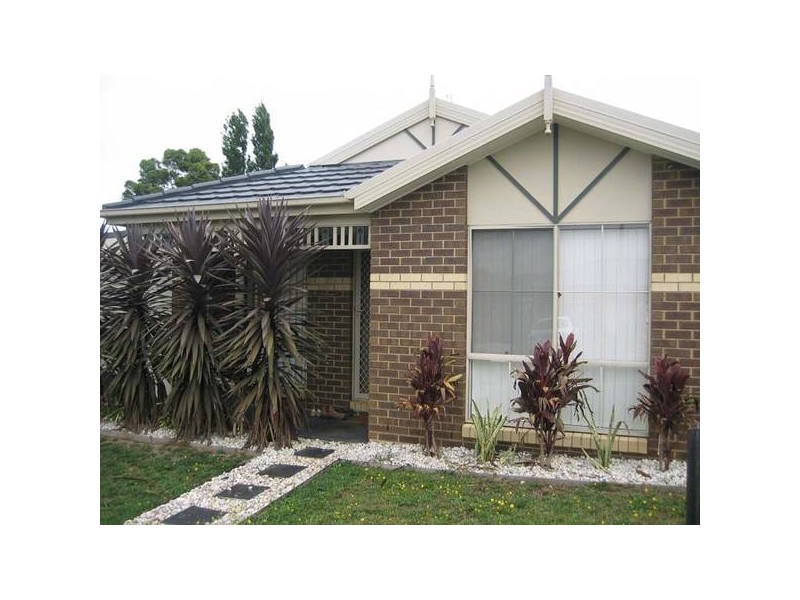 8 Toorongo Street, Drouin VIC 3818
