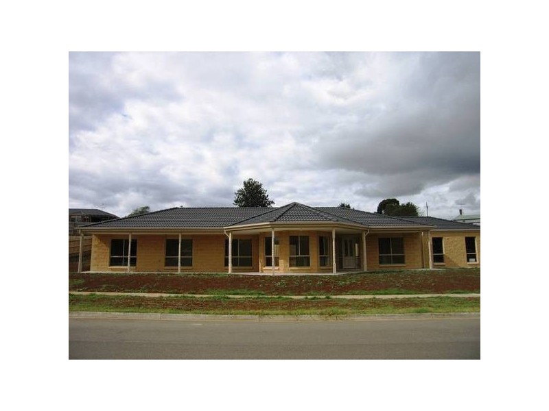 27 McMillan Drive, Warragul VIC 3820