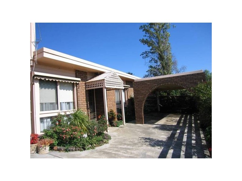 3/4 McCulloch Ave, Warragul VIC 3820