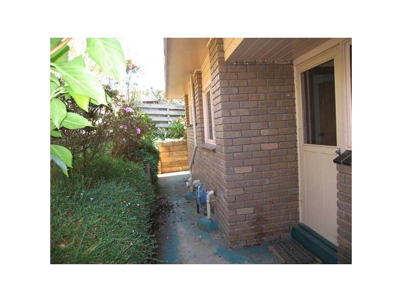 3/4 McCulloch Ave, Warragul VIC 3820