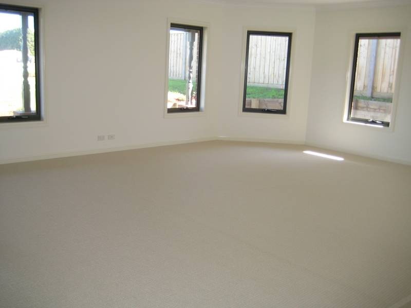 1/26 Lyndhurst Square, Drouin VIC 3818