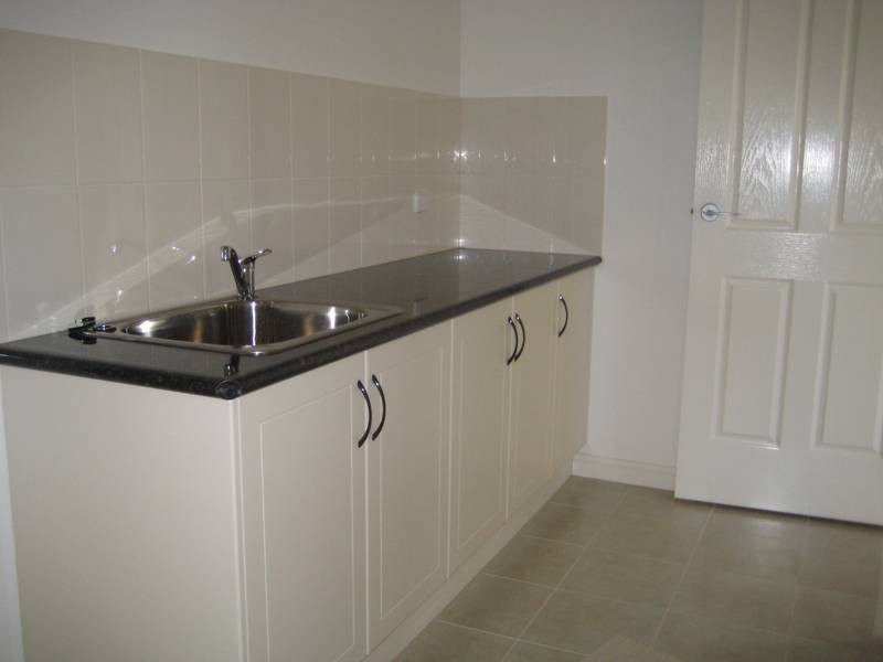 1/26 Lyndhurst Square, Drouin VIC 3818