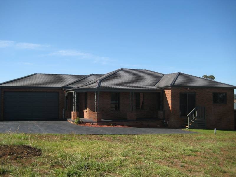 2/26 Lyndhurst Square, Drouin VIC 3818