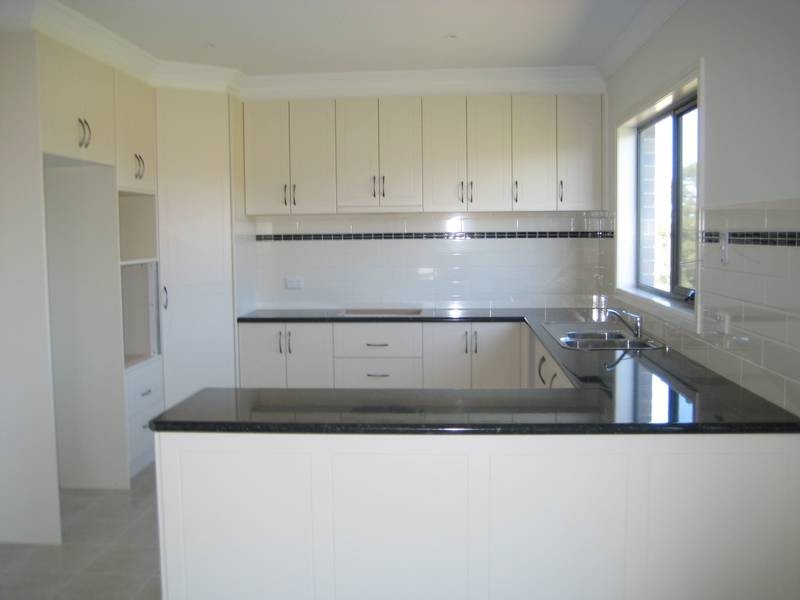 2/26 Lyndhurst Square, Drouin VIC 3818