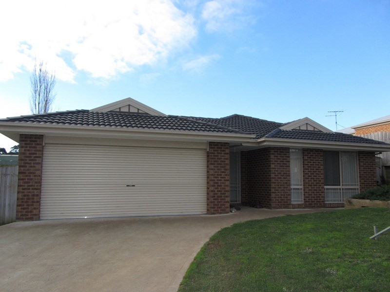 7 Davey Drive, Drouin VIC 3818