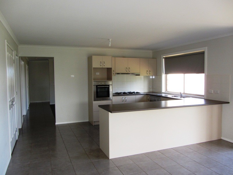 7 Davey Drive, Drouin VIC 3818