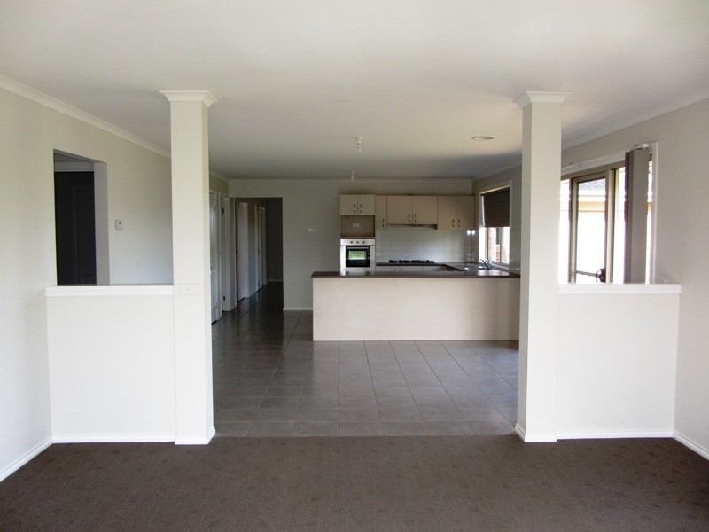 7 Davey Drive, Drouin VIC 3818