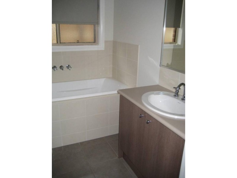 7 Davey Drive, Drouin VIC 3818