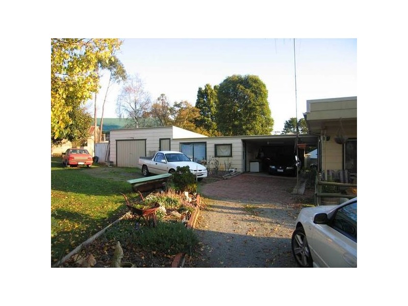 4 Community Place, Ellinbank VIC 3821
