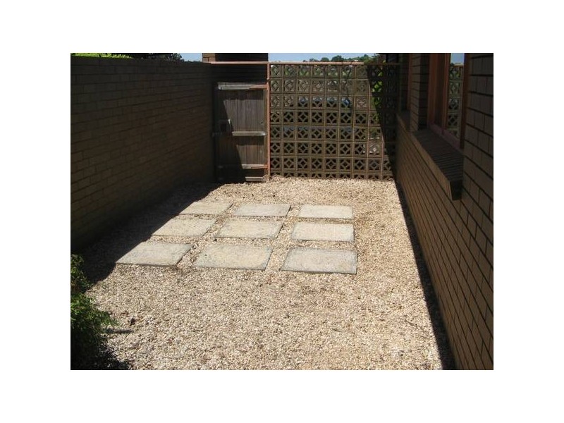 2/27 McArthur Street, Warragul VIC 3820