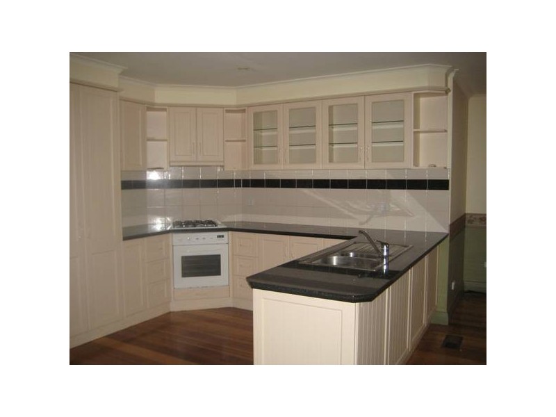 16 Young Street, Drouin VIC 3818