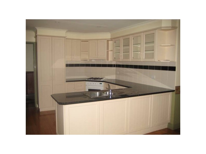 16 Young Street, Drouin VIC 3818