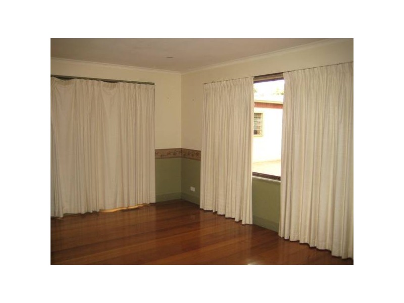 16 Young Street, Drouin VIC 3818