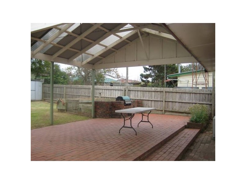 16 Young Street, Drouin VIC 3818