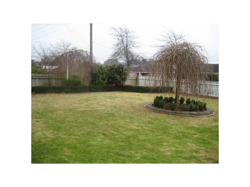 16 Young Street, Drouin VIC 3818