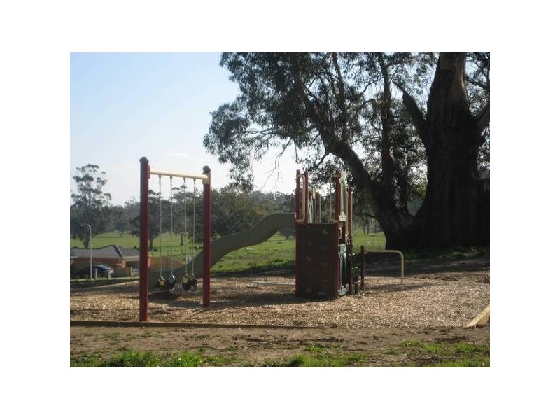 30 Sutherland Drive, Drouin VIC 3818