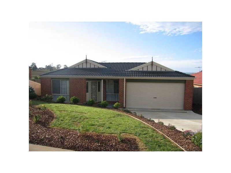 61 Walker Drive, Drouin VIC 3818