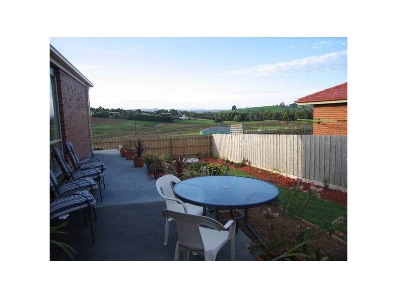 61 Walker Drive, Drouin VIC 3818