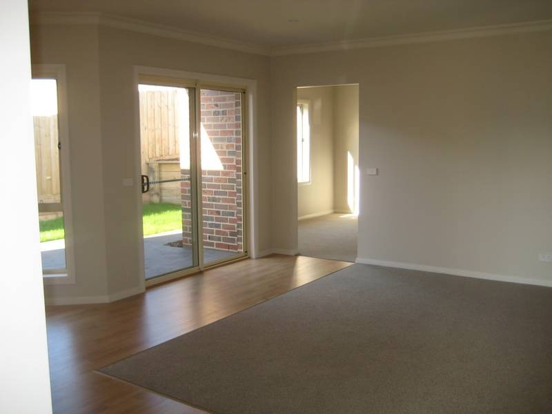 2/8 Stoll Street, Warragul VIC 3820