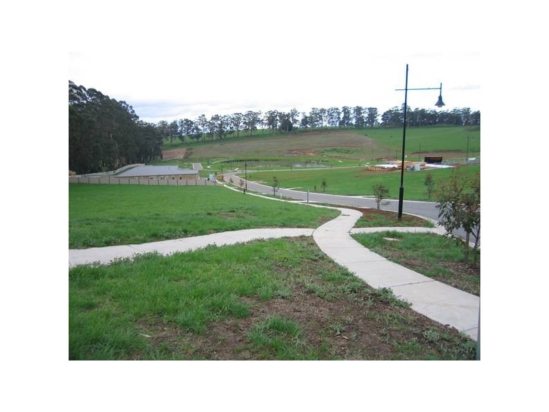 18 Crystal Waters Estate, Drouin VIC 3818