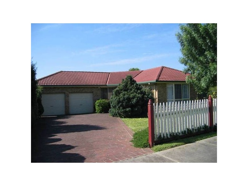 15 Outlook Drive, Drouin VIC 3818