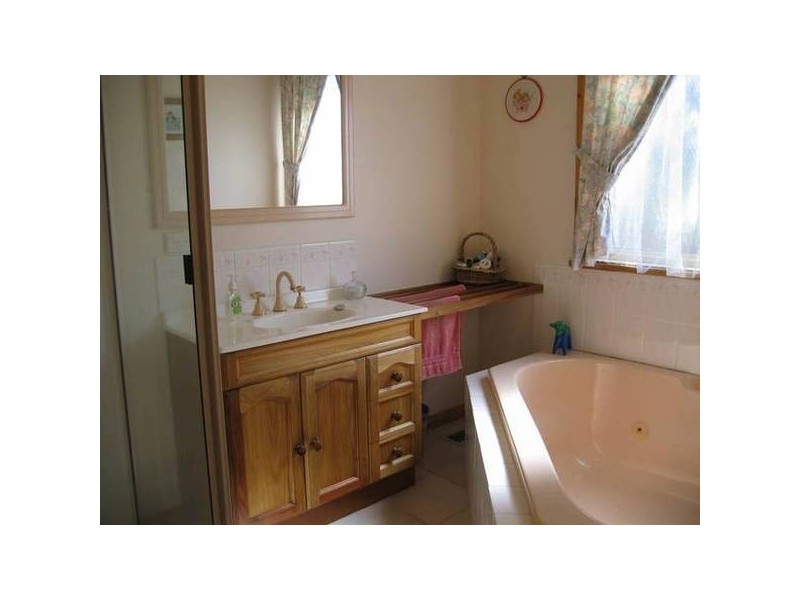 15 Outlook Drive, Drouin VIC 3818