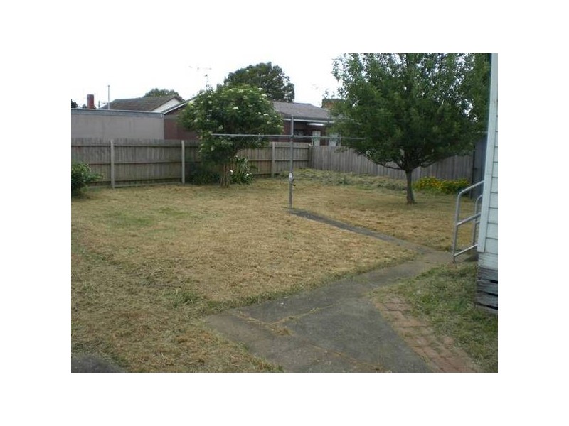 15 Pioneer Street, Warragul VIC 3820