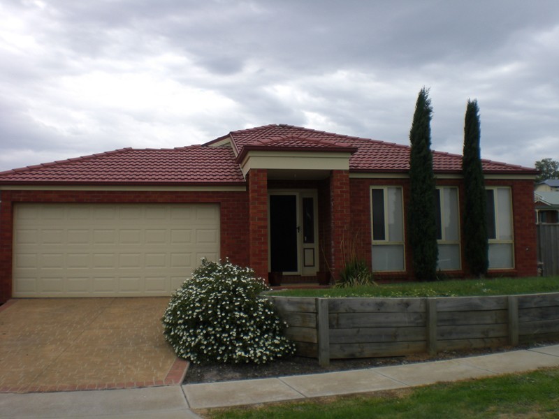 16 Hamilton Drive, Warragul VIC 3820