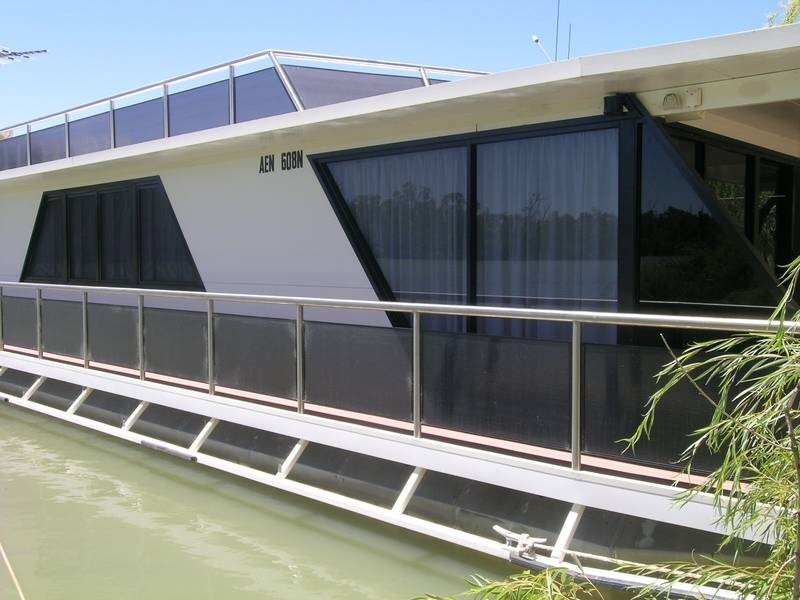 00 Houseboat – Mildura Marina, Mildura VIC 3500
