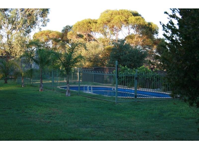 185 Flora Avenue, Cabarita VIC 3505