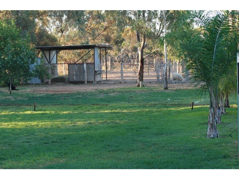 185 Flora Avenue, Cabarita VIC 3505