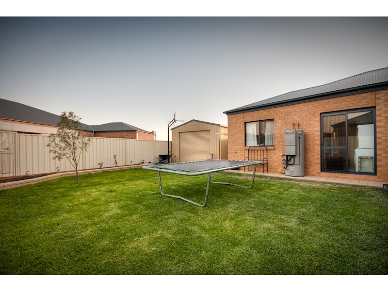 8 Dunlop Court, Mildura VIC 3500