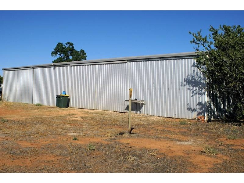 2 Woomera Avenue, Red Cliffs VIC 3496