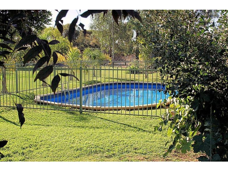 185 Flora Avenue, Cabarita VIC 3505