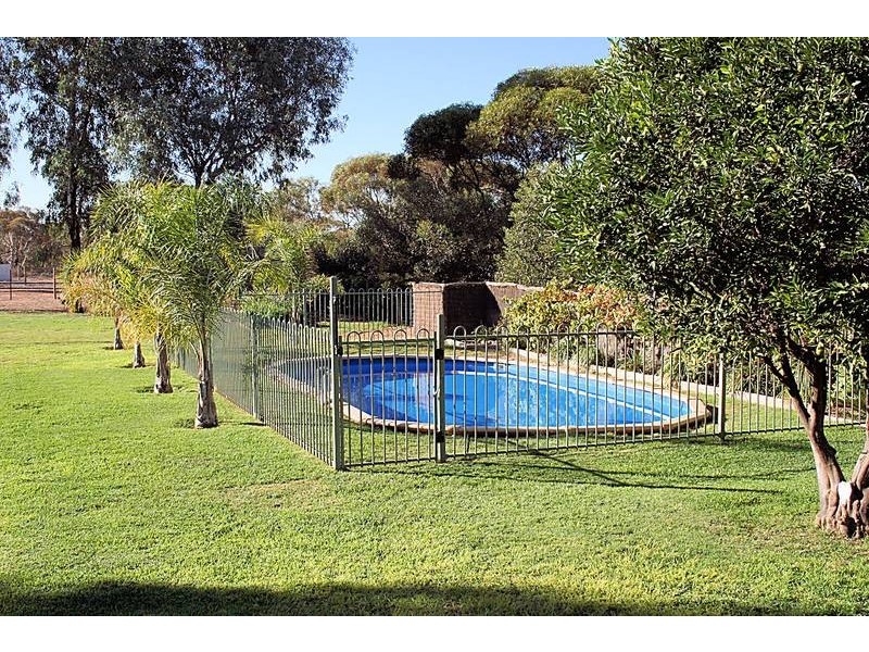 185 Flora Avenue, Cabarita VIC 3505