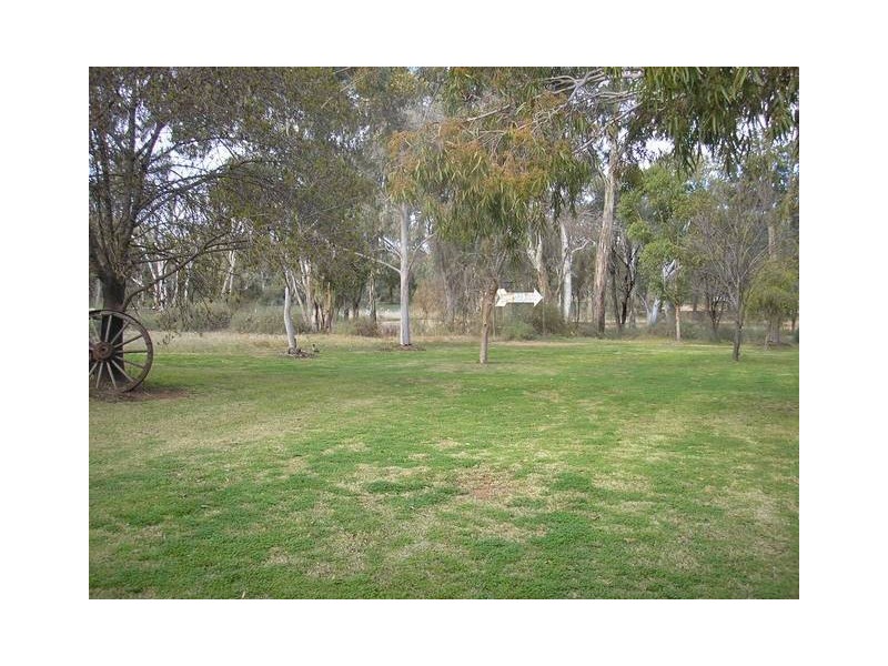 4 Riverlaze, Nichols Point VIC 3501