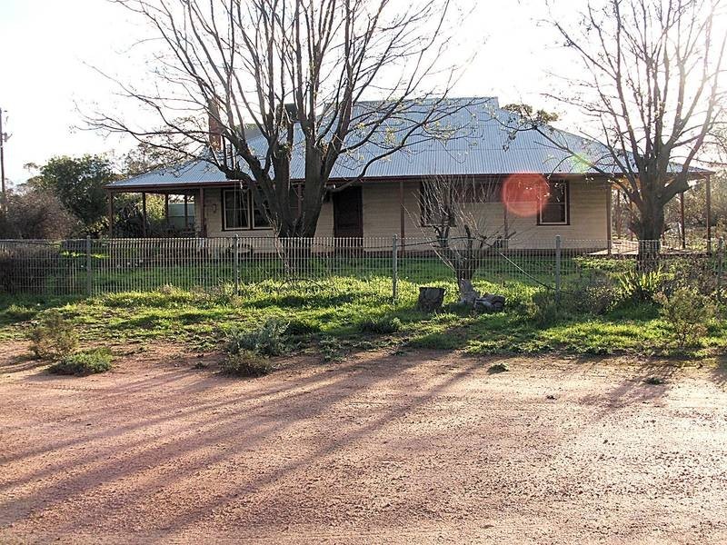 392 Millers Tank Road, Manangatang VIC 3546