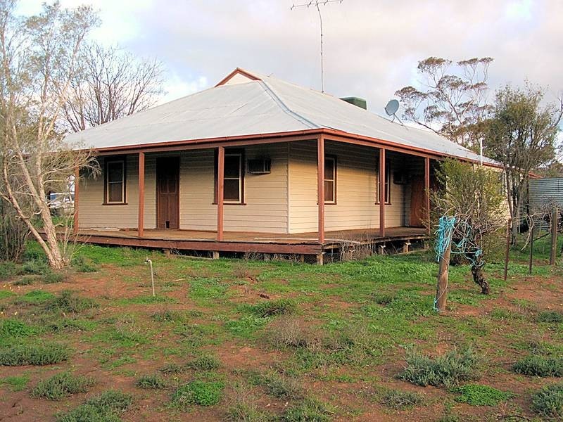 392 Millers Tank Road, Manangatang VIC 3546