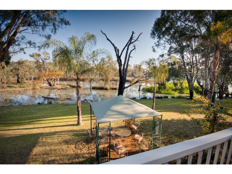 104-106 Sturt Highway, Buronga NSW 2739