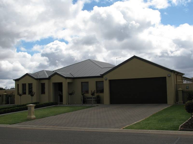 17 Tarrango Drive, Mildura VIC 3500