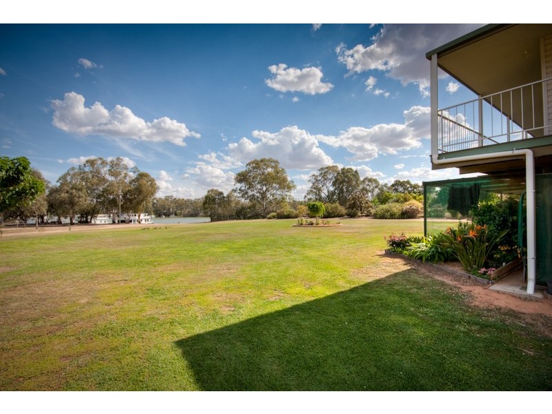 76 Sturt Highway, Buronga NSW 2739