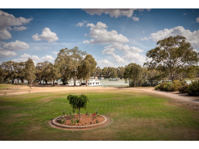 76 Sturt Highway, Buronga NSW 2739
