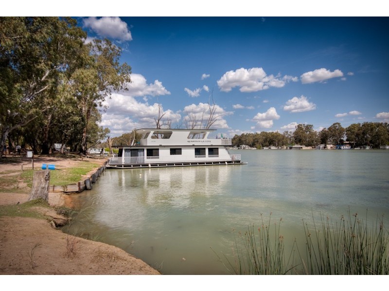 76 Sturt Highway, Buronga NSW 2739