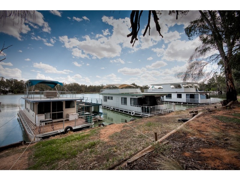 76 Sturt Highway, Buronga NSW 2739