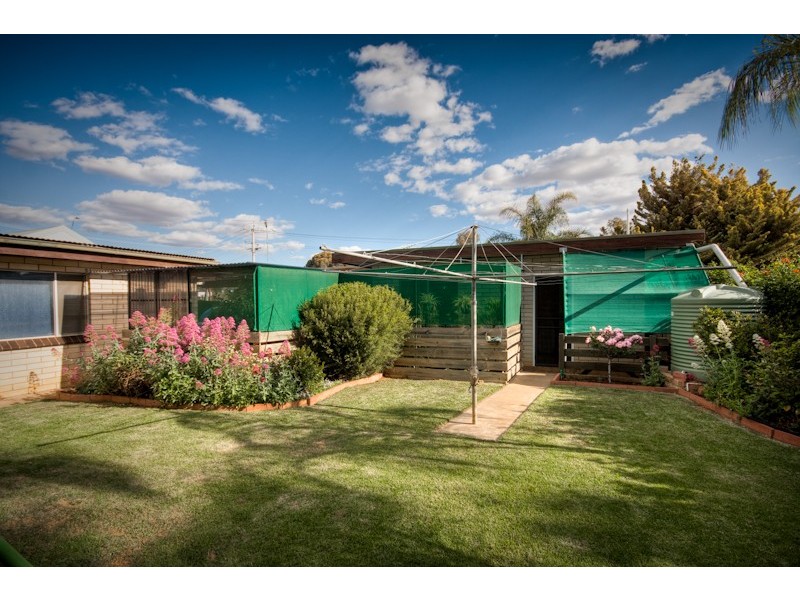 25 Sturt Highway, Buronga NSW 2739