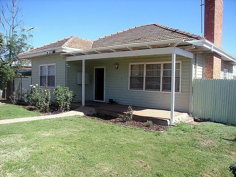 5 Surgey Street, Birdwoodton VIC 3505