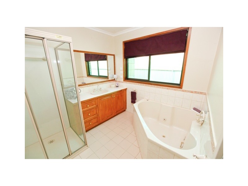 11 Robyn Court, Irymple VIC 3498