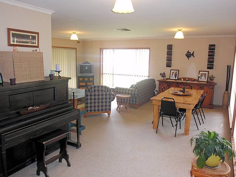 8 Karingal Court, Irymple VIC 3498