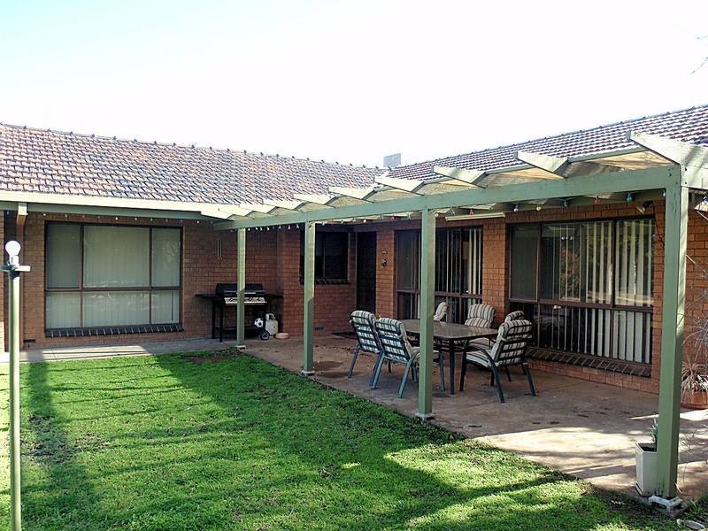 8 Karingal Court, Irymple VIC 3498